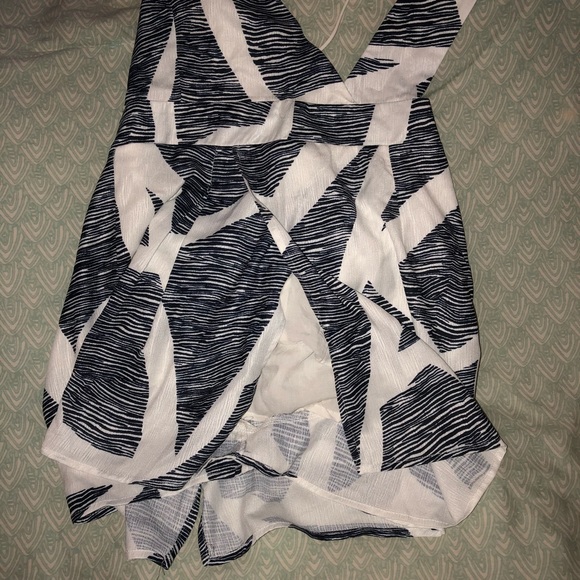 Patterned Romper - Picture 5 of 8